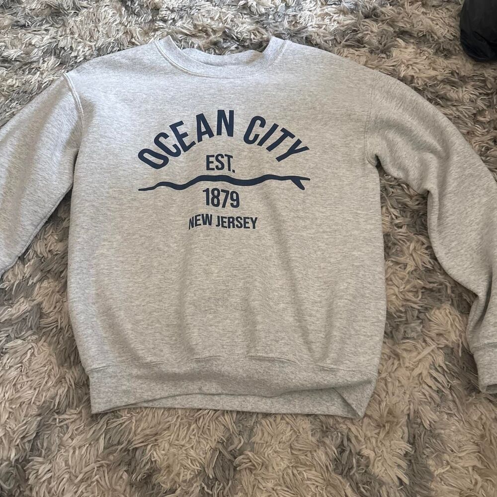 Gildan Women's Grey Sweatshirt